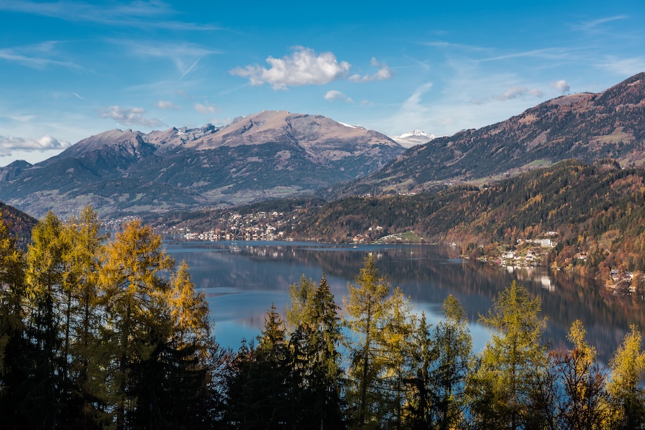 Blick auf den Millstätter See im Herbst